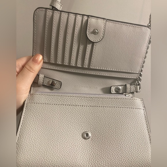 Michael Kors wallet on chain in pristine condition - Picture 5 of 6